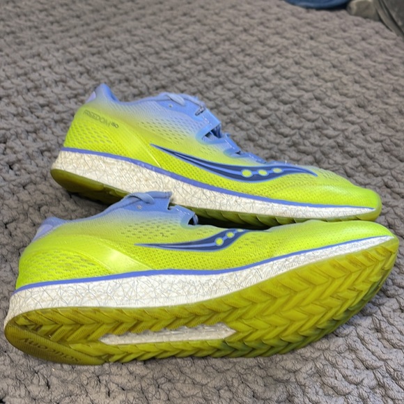 Saucing Freedom Everun ISO women’s 10.5 athletic shoes. In good condition. - Picture 5 of 6